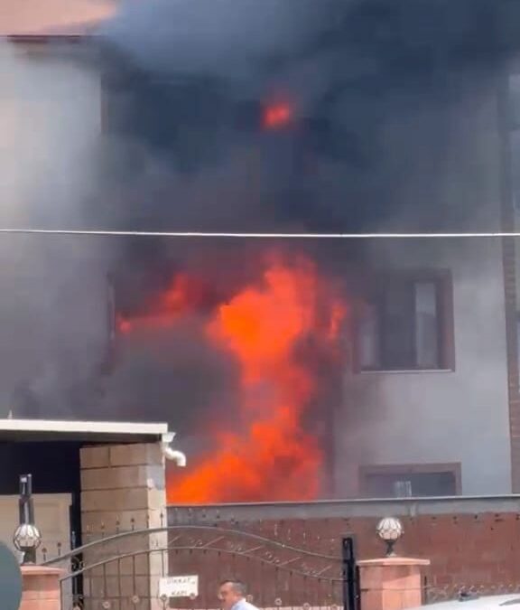 Depoda çıkan yangın apartmana sıçradı