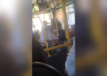 Halk otobüsünde yumruklu kavga kamerada