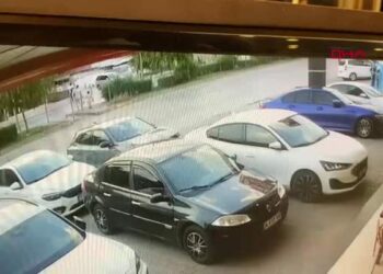 Bursa'da 2 otomobilin çarpışması kamerada: 4 yaralı