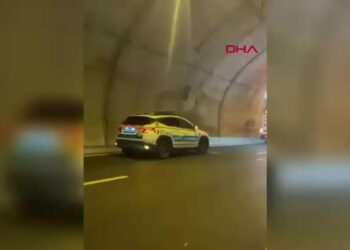 Kuzey Marmara Otoyolu'nda hafif ticari araç tünel duvarına çarptı: 3 ölü, 1 yaralı