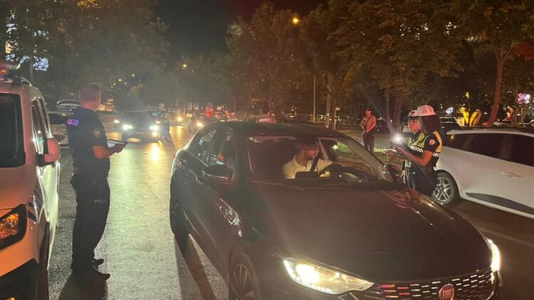 Bursa'da asayiş uygulaması; aranan 21 kişi yakalandı
