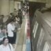 Şişli’de görme engelli Enes’in valiziyle metro raylarına düştüğü anlar kamerada