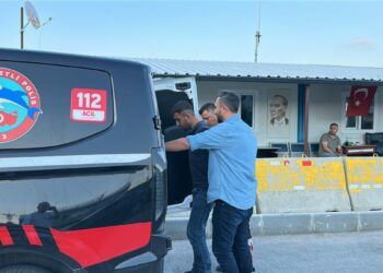 Kundaklama şüphelisi korsan taksiyle kaçarken yakalandı