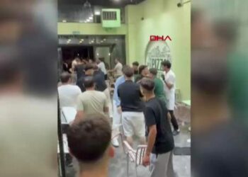Pizzacıda iki grup arasında kavga