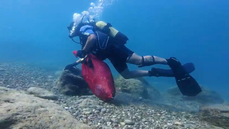 Hıdırellez dilekleri, aylar sonra da deniz yaşamını tehdit ediyor