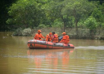 Hindistan'da selde hayatını kaybedenlerin sayısı 100'e yükseldi
