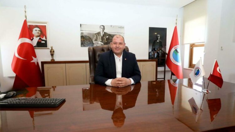 Tutuklanan Menderes Belediye Başkanı Çiçek, CHP'ye istifa dilekçesi sundu