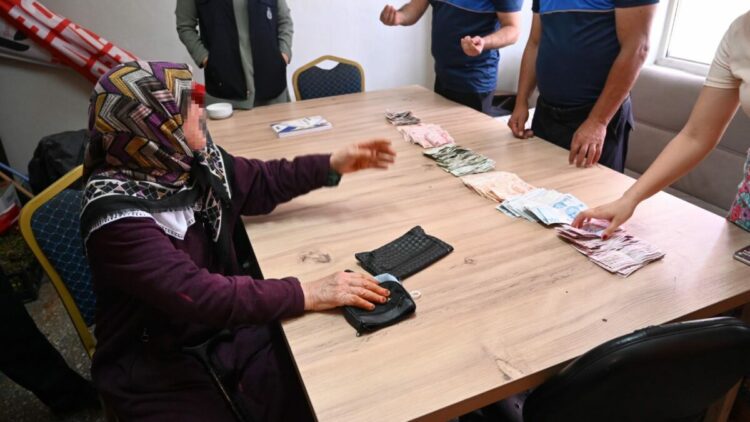 Dilencinin üzerinden 25 bin lira çıktı