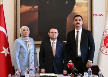 Bakan Gürlek, Muhsin Yazıcıoğlu'nun ailesini kabul etti