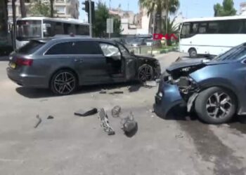Kilis'te otomobiller çarpıştı; 4 yaralı