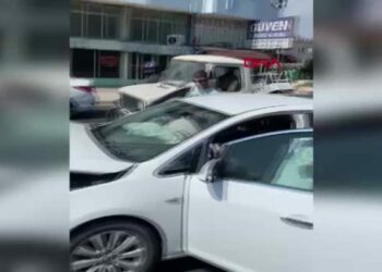Antalya'da 5 aracın karıştığı kaza; 6 yaralı