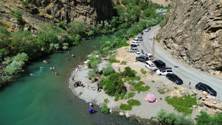 Bir zamanlar terörle anılan bölgede piknik keyfi