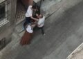 Beyoğlu’nda eniştesinin dükkanında fön çektirdi; para vermek istemeyince taş ve sopalarla evini bastılar