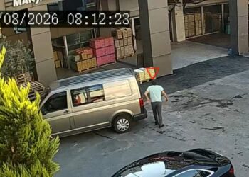 Bayrampaşa’da sinyal kesiciyle aracın kilitlenmesini engelleyip 200 bin lira çalan şüpheli tutuklandı