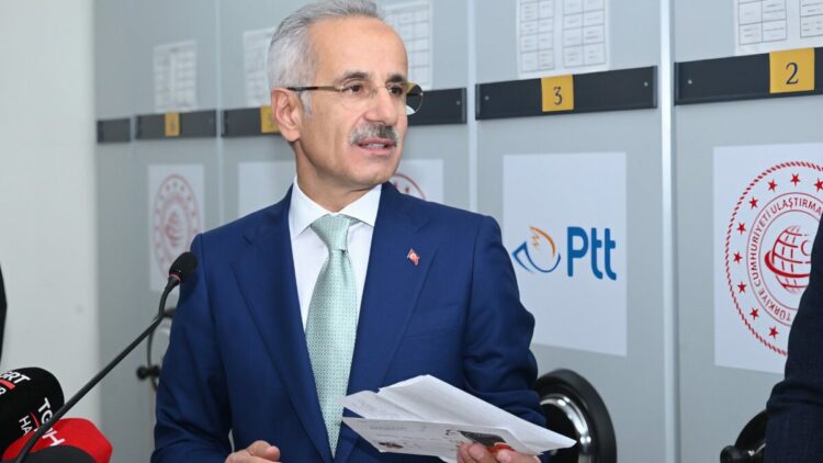 Bakan Uraloğlu: PTT'de posta ve kargo gönderi sayısı 210 milyona ulaştı
