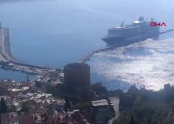 İngiliz turistler kruvaziyerle geldi