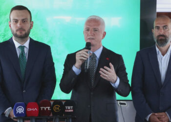 Davut Gül, Tavşan Adası’ndaki denizel ekosistem çalışmalarını inceledi