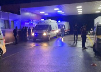 Boş arazide boğazından bıçaklanmış halde bulundu, hastanede öldü