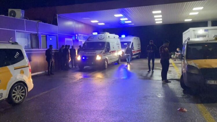 Boş arazide boğazından bıçaklanmış halde bulundu, hastanede öldü