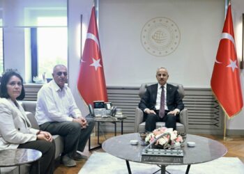 Bakan Uraloğlu, okul saldırısında ölen Adnan'ın ailesini kabul etti