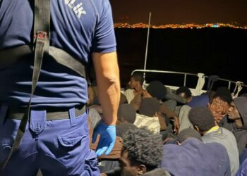 Kuşadası açıklarında 29 kaçak göçmen yakalandı