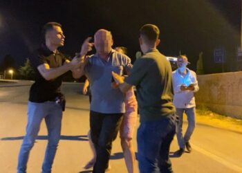 Alkollü ve ehliyetsiz sürücüye 190 bin TL ceza; gazetecilere mermer fırlattı