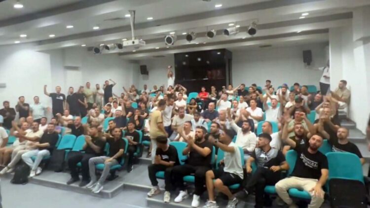 Altay'da taraftarlar harekete geçti