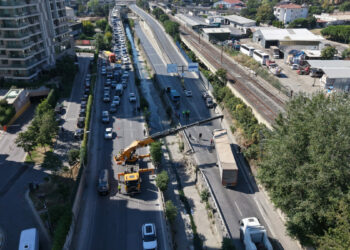 Esenlerde dereye düşen TIR 5 saat sonra kurtarıldı / Geniş haber- Havadan aktüel görüntüler