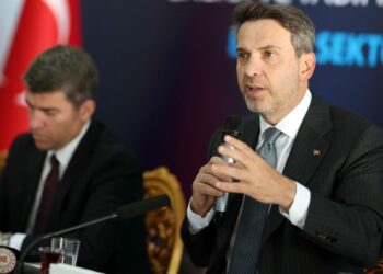 Bakan Bayraktar: 2027'nin ilk çeyreğinde 'Offshore YEKA İhalesi'ni gerçekleştireceğiz