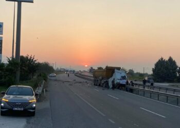 Hafriyat kamyonu bariyerlere çarptı; 1 ölü, 1 yaralı