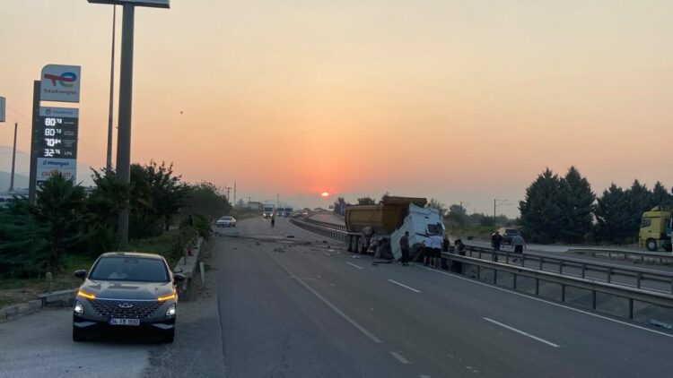 Hafriyat kamyonu bariyerlere çarptı; 1 ölü, 1 yaralı