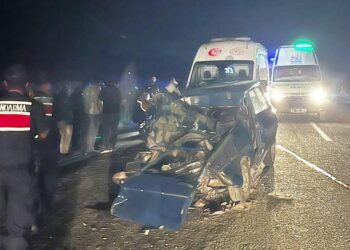 Traktörün römorkuna çarpan otomobildeki çift öldü