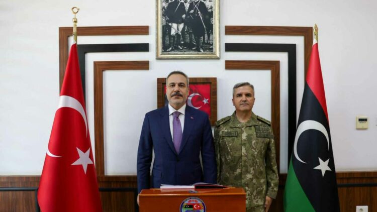 Bakan Fidan, Libya'da TSK Görev Grup Komutanlığı'nı ziyaret etti