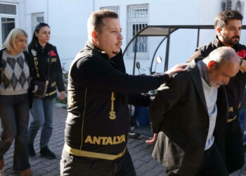 Üvey annesini ölümüne ilişkin yargılanan kadın ile erkek arkadaşı suçlamaları reddetti