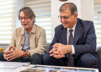 Göztepe, İnciraltı projesini Tugay'a sundu