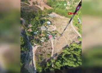 Antalya'nın 2 ilçesinde orman yangını