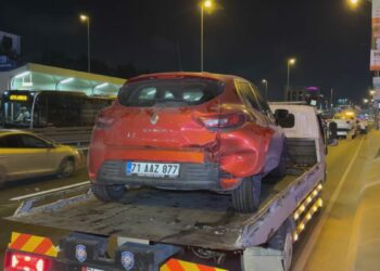 Bahçelievler'de 3 aracın karıştığı zincirleme kaza: 3 yaralı