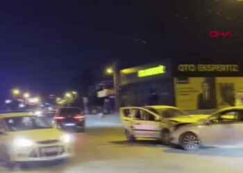 Osmaniye’de iki otomobil çarpıştı: 2’si çocuk 4 yaralı