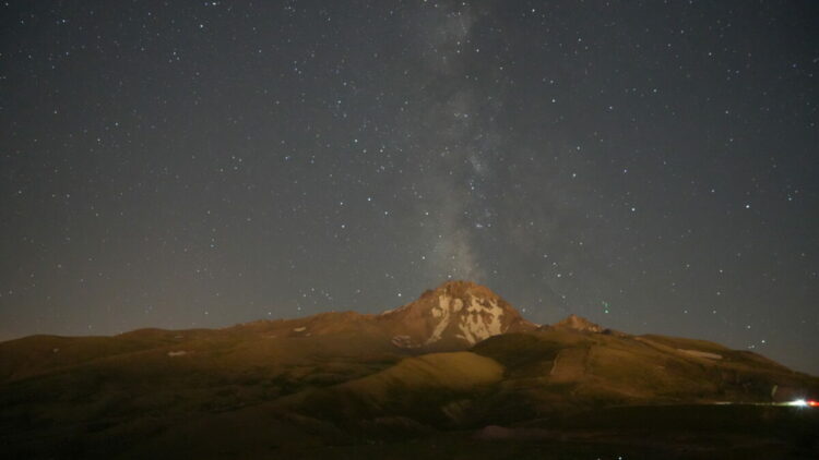 Erciyes'te 2 bin 650 metre yükseklikte meteor yağmuru