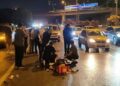 Bağcılar'da kontrolden çıkan motosiklet devrildi: 2 yaralı