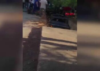 Sulama kanalına düşen otomobilin sürücüsü yaralandı