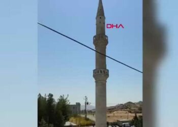 Siirt Yeni cami için minare kontrollü yıkıldı