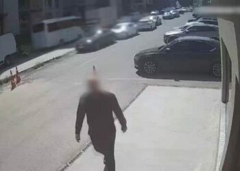 Küçükçekmece'de pusetteki bebekle uyuşturucu kuryeliği yapan kadın yakalandı