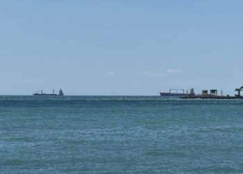 Tekirdağ'da fırtına; eğitim uçuşları iptal, 3 ilçede denize girmek yasak
