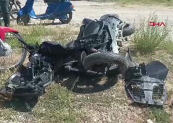 Motosikletle kamyonete çarpan sürücü hayatını kaybetti
