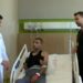 Omzundaki kıkırdak ve kemik dokusu hasarı, dizinden alınan doku ile onarıldı