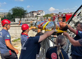 İnşaatta yüksek gerilim hattına kapılan işçi ağır yaralandı