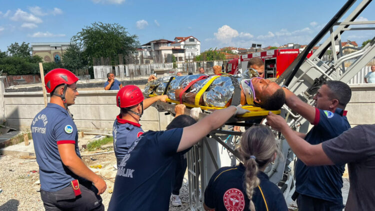 İnşaatta yüksek gerilim hattına kapılan işçi ağır yaralandı