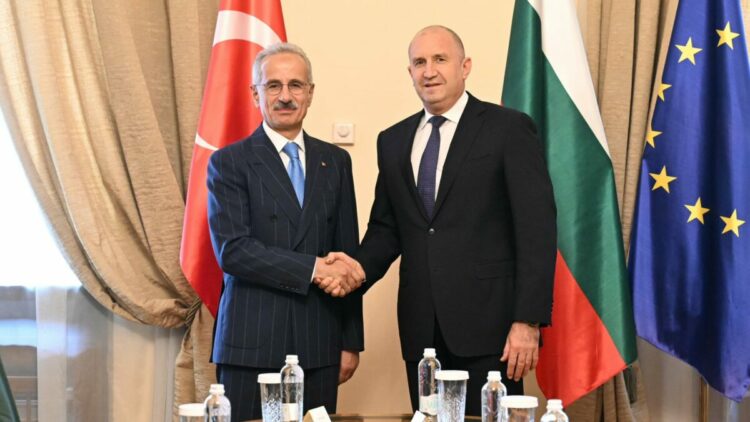 Ulaştırma ve Altyapı Bakanı Uraloğlu, Bulgaristan Başbakanı Radev ile görüştü