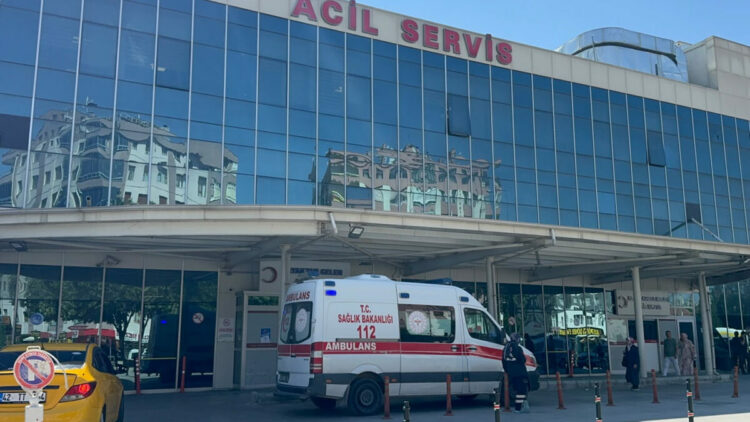 Tartıştığı 2 kişinin bıçakladığı Furkan, öldü
